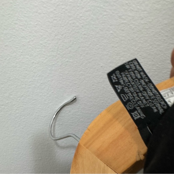 CHANEL BLACK SILK SLEEVELESS PLEATED BOW BLOUSE - Picture 10 of 10